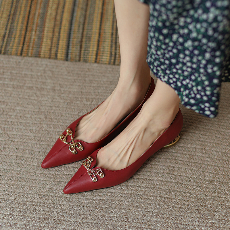 Leopard Print Pointed Toe Flat Shoes for Women - Giant Fairy Design, Genuine Leather, Metal Chain Detail, Trendy and Unique Style Leopard Print Pointed Toe Flat Shoes for Women - Giant Fairy Design, Genuine Leather, Metal Chain Detail, Trendy and Unique Style