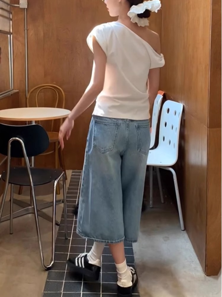 Light Blue High-Waisted Wide-Leg Denim Capri Shorts for Women - Vintage Loose Summer Pants, Versatile Slimming Fit, Mid-Length Style Light Blue High-Waisted Wide-Leg Denim Capri Shorts for Women - Vintage Loose Summer Pants, Versatile Slimming Fit, Mid-Length Style