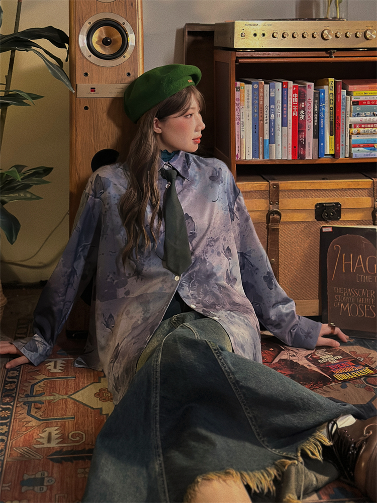 Light Blue Vintage Gradient Long Sleeve Loose Shirt for Women - Mid-Length Style for Autumn 2024, Perfect for Y2K Fashion Light Blue Vintage Gradient Long Sleeve Loose Shirt for Women - Mid-Length Style for Autumn 2024, Perfect for Y2K Fashion