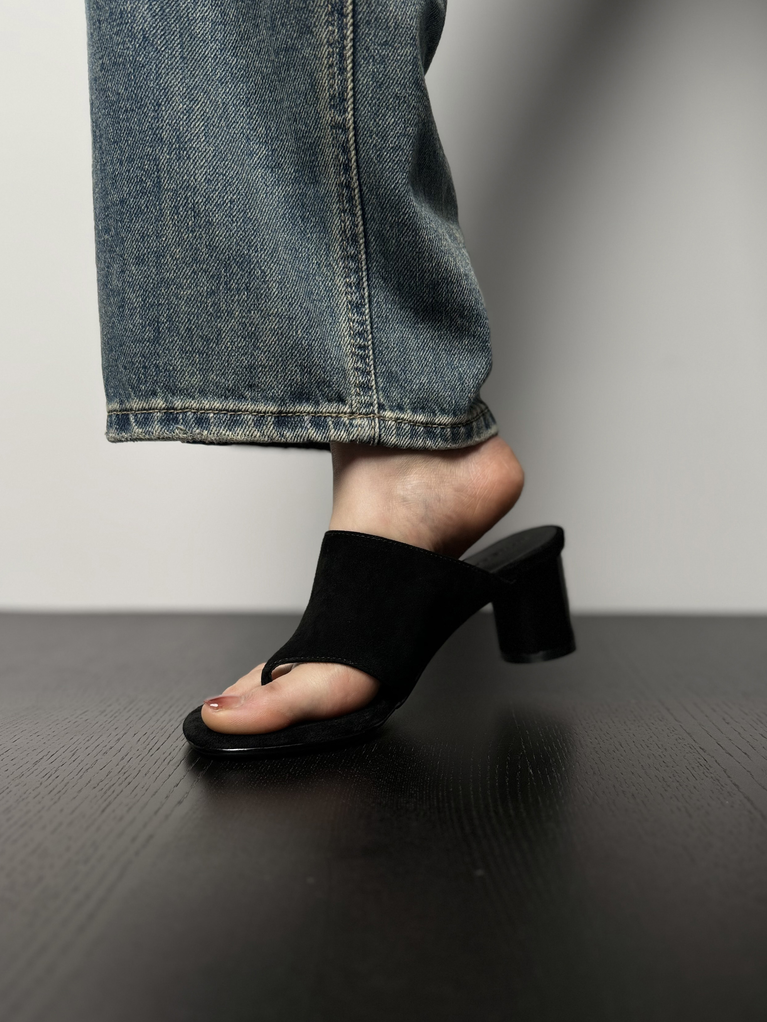 Light Luxury Chunky High-Heeled Suede Thong Flip-Flops for Women - Summer Outdoor Style Light Luxury Chunky High-Heeled Suede Thong Flip-Flops for Women - Summer Outdoor Style