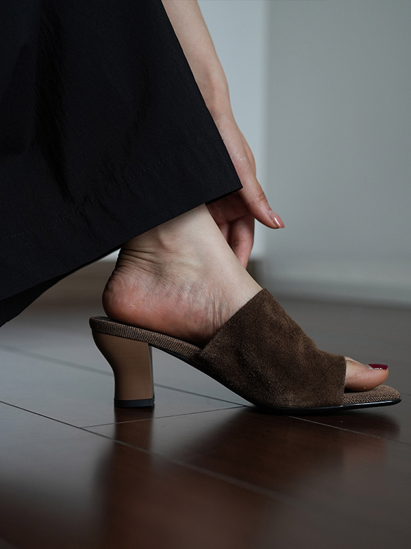 Light Retro Cowhide Open-Toe Slide Sandals for Women - Summer Casual Chunky Heeled High Heel Vacation Slides Light Retro Cowhide Open-Toe Slide Sandals for Women - Summer Casual Chunky Heeled High Heel Vacation Slides