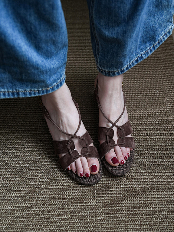 Light Retro Open-Toe Chunky Mid-Heel Sandals for Women - Simple Summer Roman Slippers in Elegant Style Light Retro Open-Toe Chunky Mid-Heel Sandals for Women - Simple Summer Roman Slippers in Elegant Style