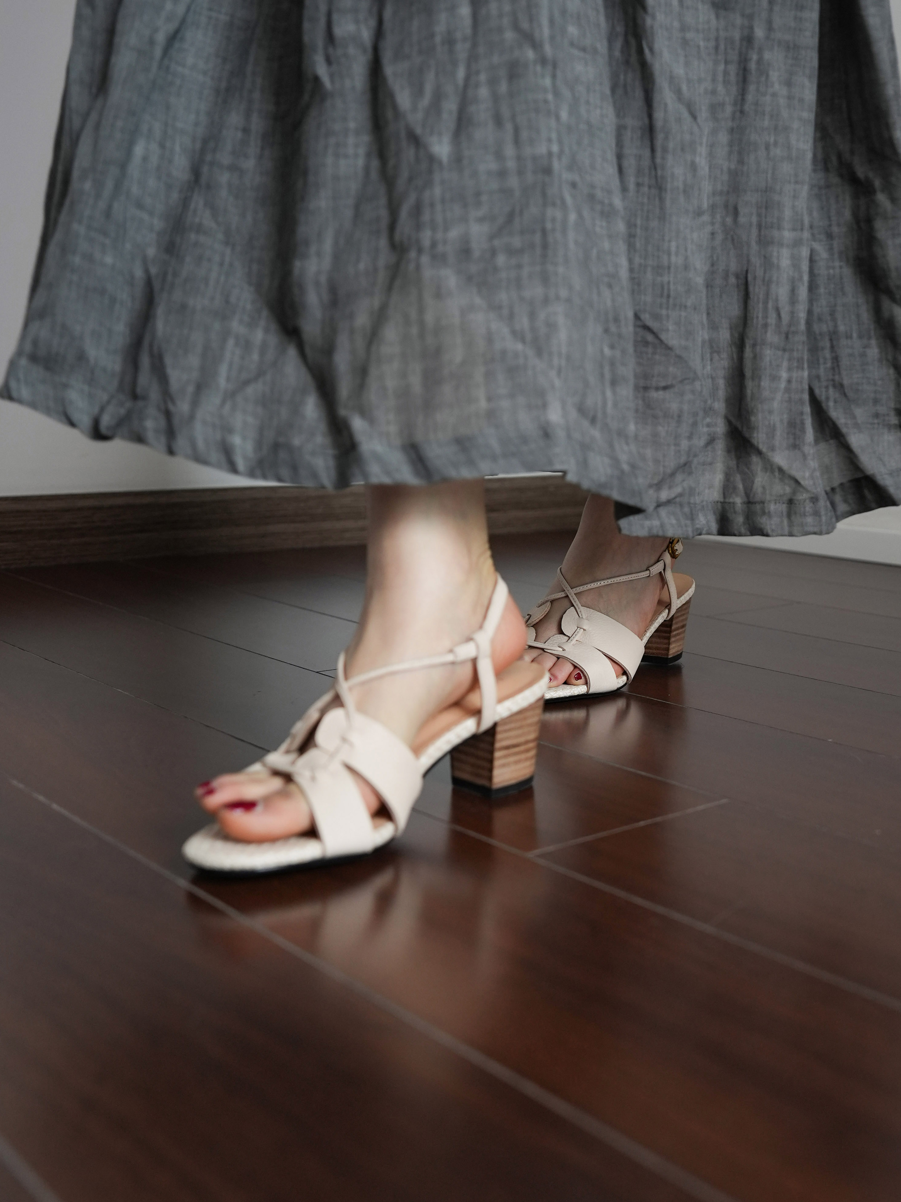 Light Retro Open-Toe Chunky Mid-Heel Sandals for Women - Simple Summer Roman Slippers in Elegant Style Light Retro Open-Toe Chunky Mid-Heel Sandals for Women - Simple Summer Roman Slippers in Elegant Style