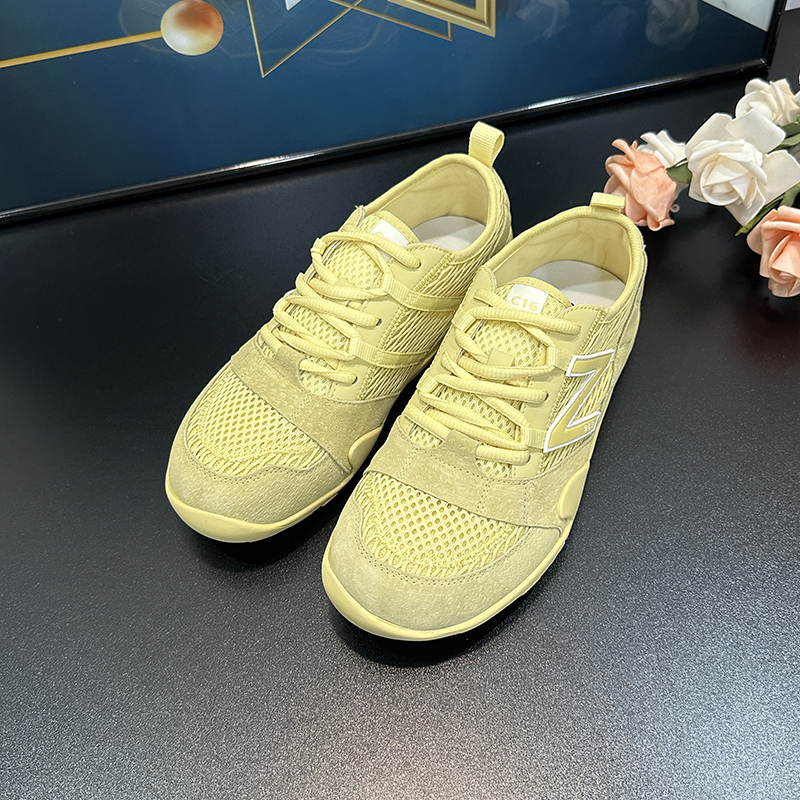 Lightweight Breathable Mesh White Sneakers for Women - Versatile Round-Toe Casual Sports Shoes for Summer 2025