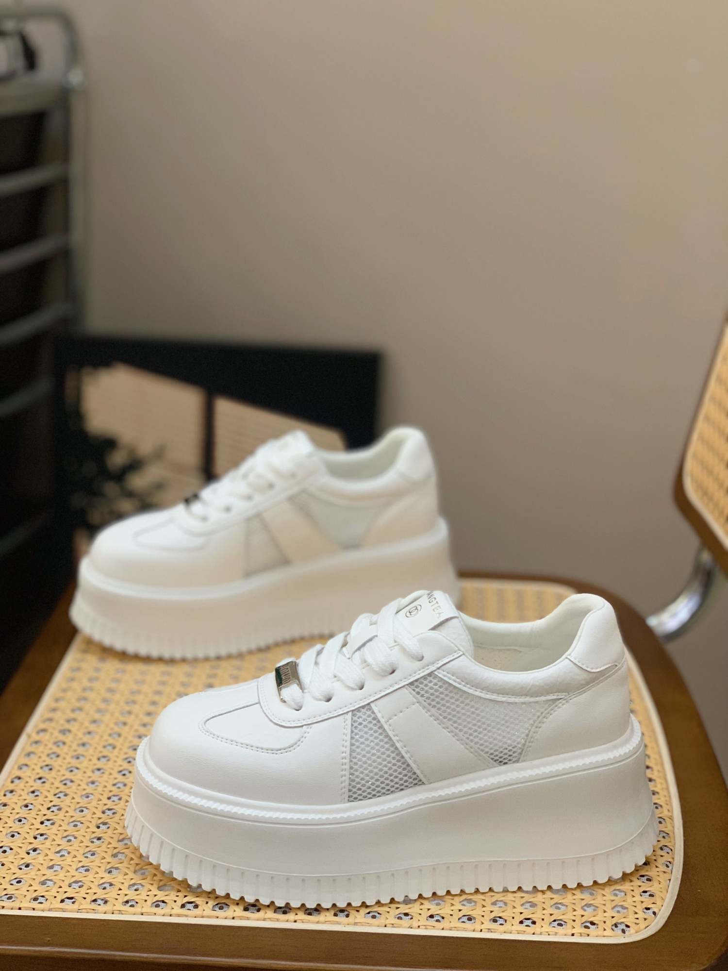 Lightweight Breathable White Platform Shoes for Women - Summer 2025 Hollow Mesh Style for Height and Leg Elongation Lightweight Breathable White Platform Shoes for Women - Summer 2025 Hollow Mesh Style for Height and Leg Elongation