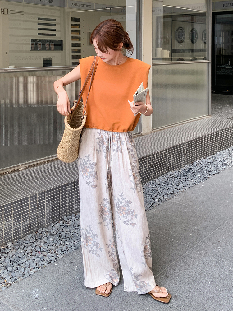 Lightweight Summer 2025 Two-Piece Set for Women - Stylish Wide-Leg Pants with Small Flying Sleeves, Mature Elegance Lightweight Summer 2025 Two-Piece Set for Women - Stylish Wide-Leg Pants with Small Flying Sleeves, Mature Elegance