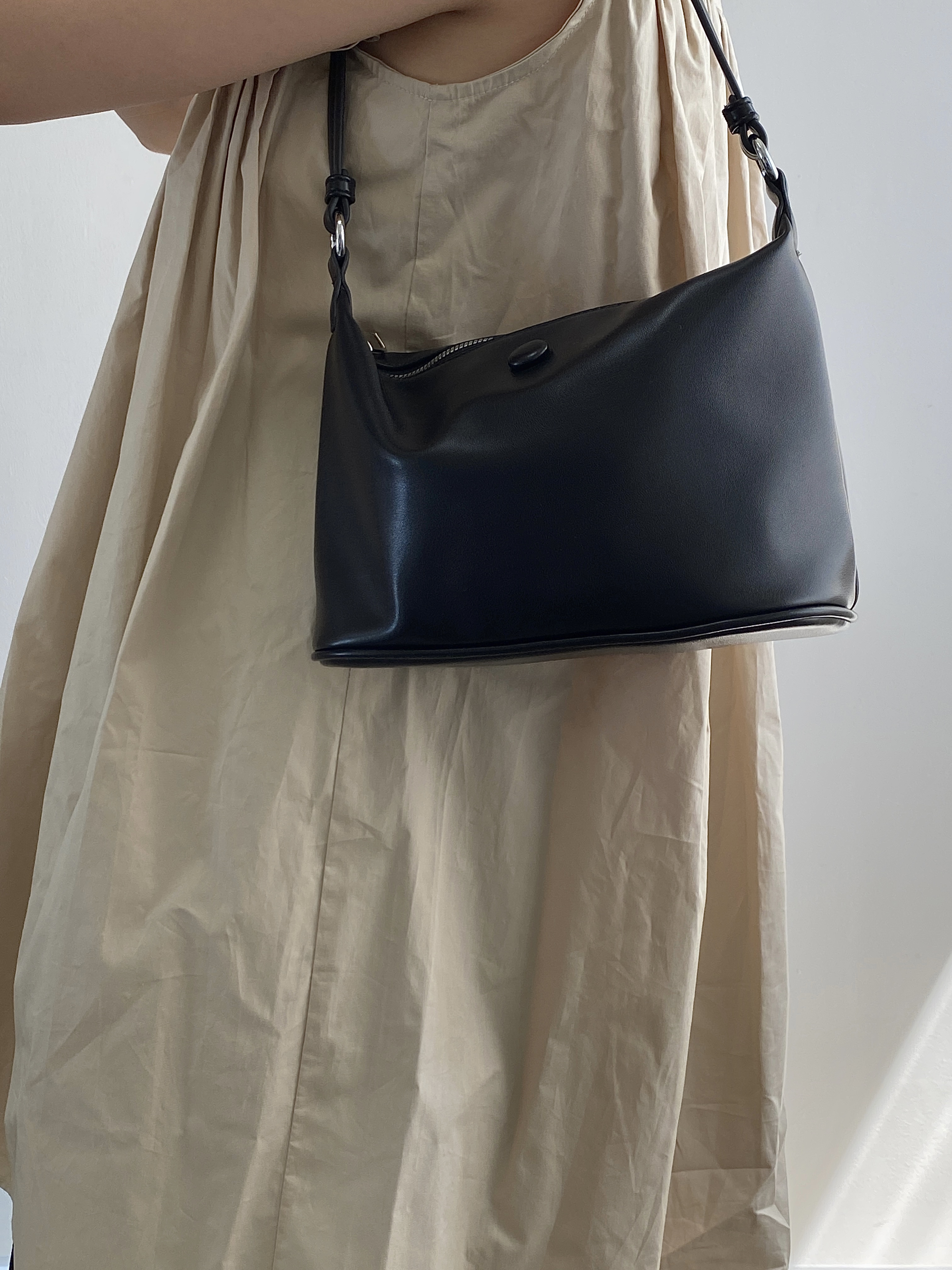 Lightweight Women's Dumpling Bag - Versatile Hand-Held & Underarm Shoulder Small Bag for Trendy 2025 Fashion Lightweight Women's Dumpling Bag - Versatile Hand-Held & Underarm Shoulder Small Bag for Trendy 2025 Fashion