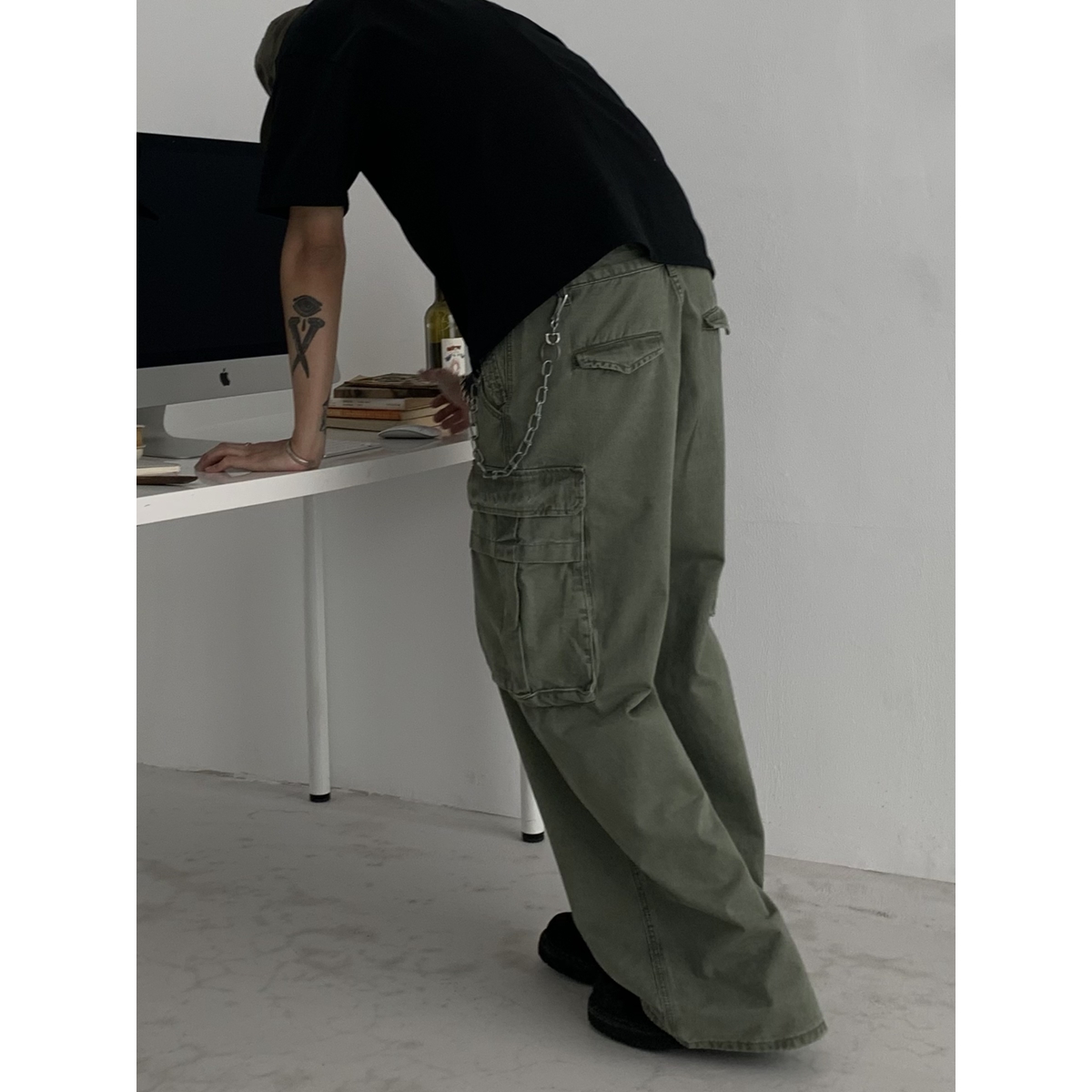 Loose Fit Vintage American Retro Wide-Leg Cargo Work Pants for Men & Women - Unisex Streetwear Trousers