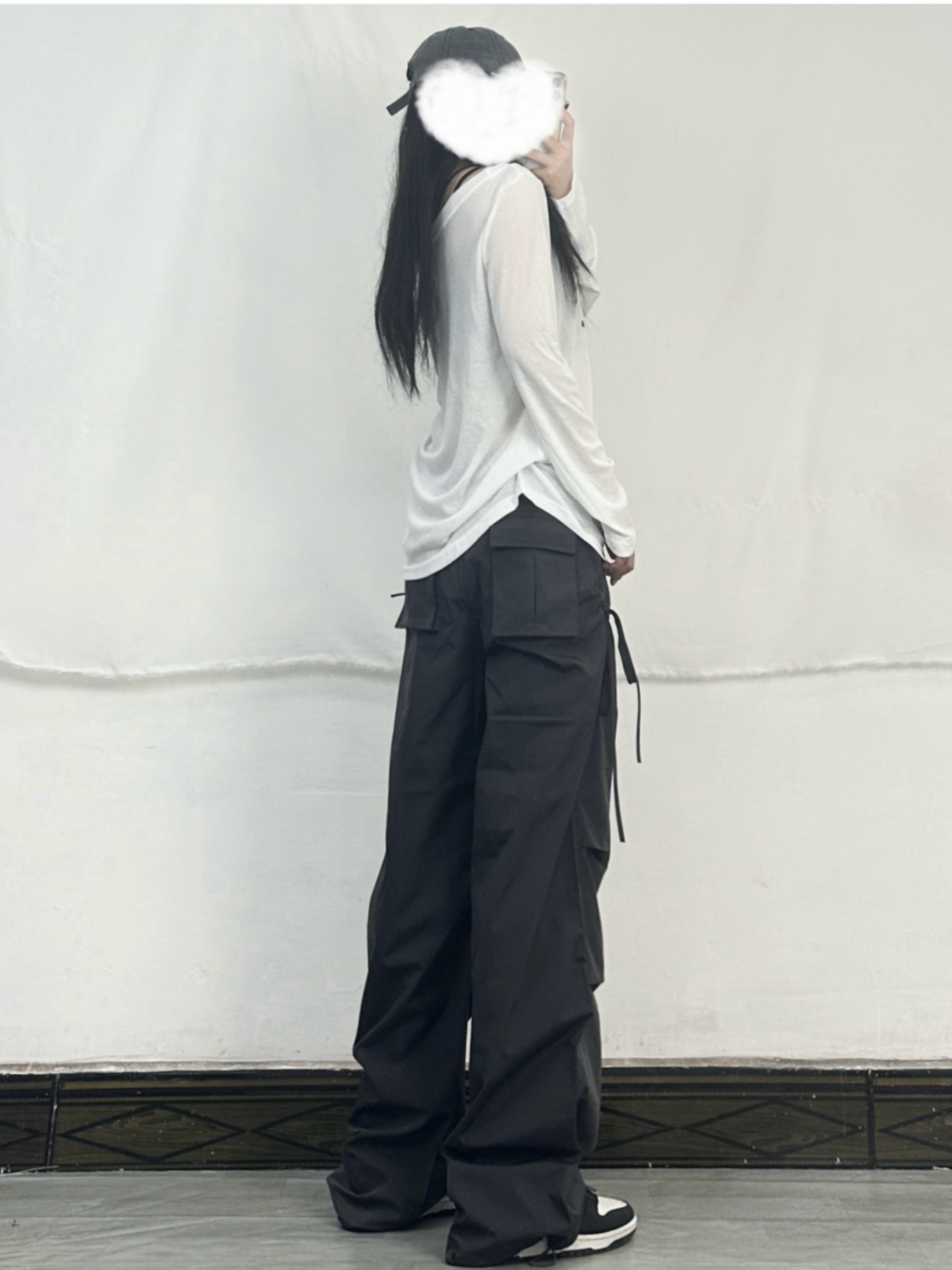 Loose Long-Sleeve T-Shirt for Women, Lazy Style with White Heart Print, Casual 90s-Inspired Fashion Top Loose Long-Sleeve T-Shirt for Women, Lazy Style with White Heart Print, Casual 90s-Inspired Fashion Top