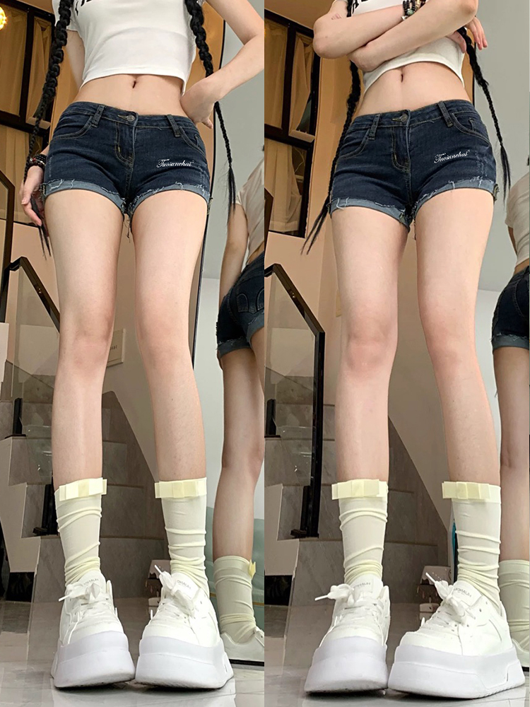 Low-Waist Rolled Hem Stretchy Denim Shorts for Women - Slim-Fit Body-Hugging Summer 2025 Style