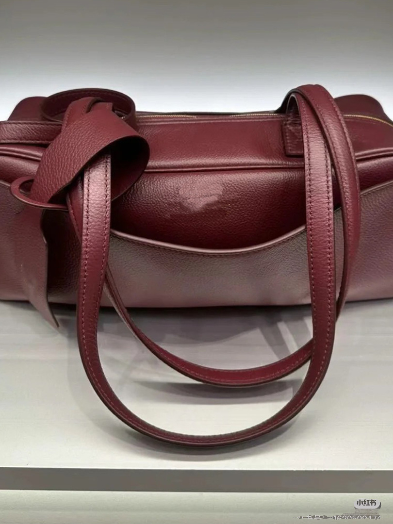 Lychee Pattern Bowling Bag - Versatile Unisex Shoulder Bag in Various Sizes - Trendy Fashion Accessory for Everyday Use Lychee Pattern Bowling Bag - Versatile Unisex Shoulder Bag in Various Sizes - Trendy Fashion Accessory for Everyday Use