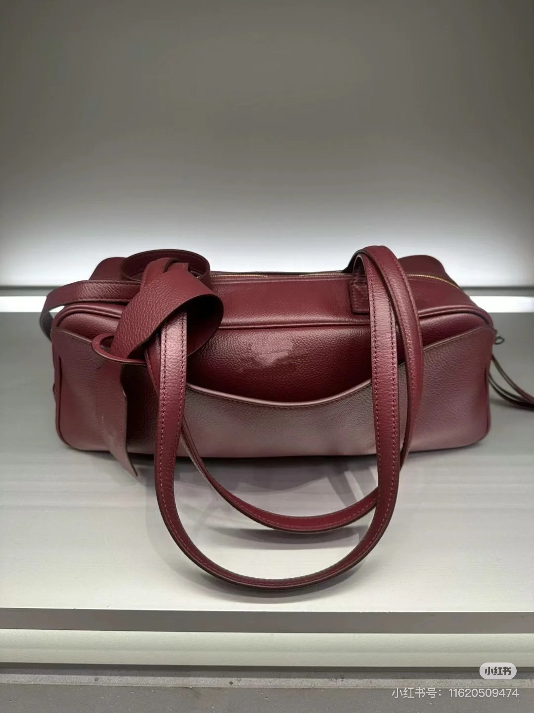 Lychee Pattern Bowling Bag - Versatile Unisex Shoulder Bag in Various Sizes - Trendy Fashion Accessory for Everyday Use Lychee Pattern Bowling Bag - Versatile Unisex Shoulder Bag in Various Sizes - Trendy Fashion Accessory for Everyday Use