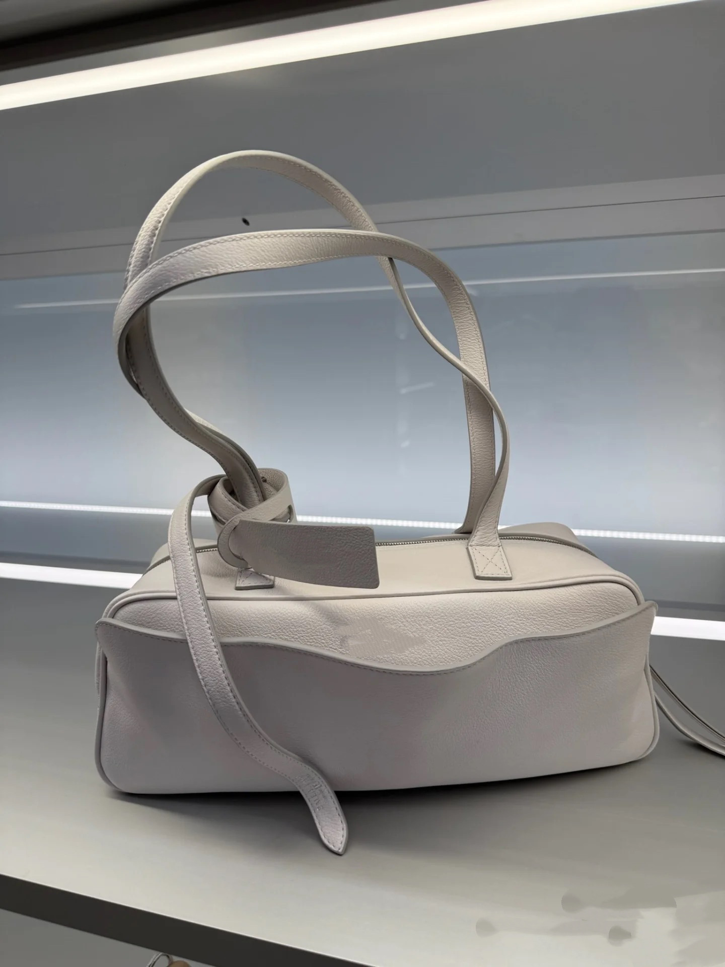 Lychee Pattern Bowling Bag - Versatile Unisex Shoulder Bag in Various Sizes - Trendy Fashion Accessory for Everyday Use Lychee Pattern Bowling Bag - Versatile Unisex Shoulder Bag in Various Sizes - Trendy Fashion Accessory for Everyday Use