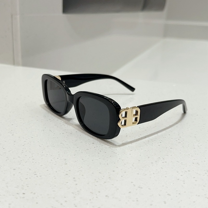 Men's Polarized Square Frame Sunglasses for Big Faces - Trendy UV Protection Driving Shades, Cool Fashion Accessory