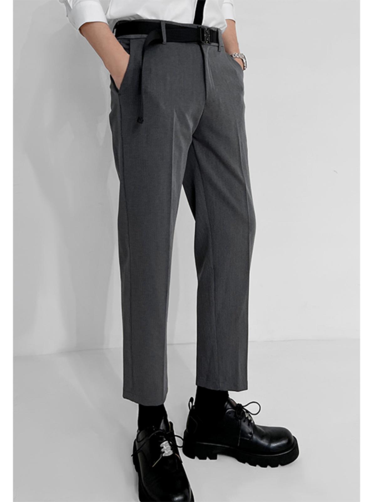 Men's Slim-Fit Cropped Trousers - High-End Business Casual Style for Modern Looks Men's Slim-Fit Cropped Trousers - High-End Business Casual Style for Modern Looks