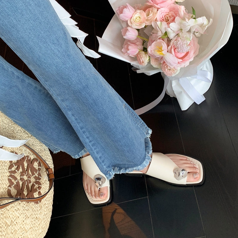 Metallic Thong Sandals for Women - Open-Toe Silver Flat Sandals, European American Style for Summer, Trendy Summer Footwear Metallic Thong Sandals for Women - Open-Toe Silver Flat Sandals, European American Style for Summer, Trendy Summer Footwear