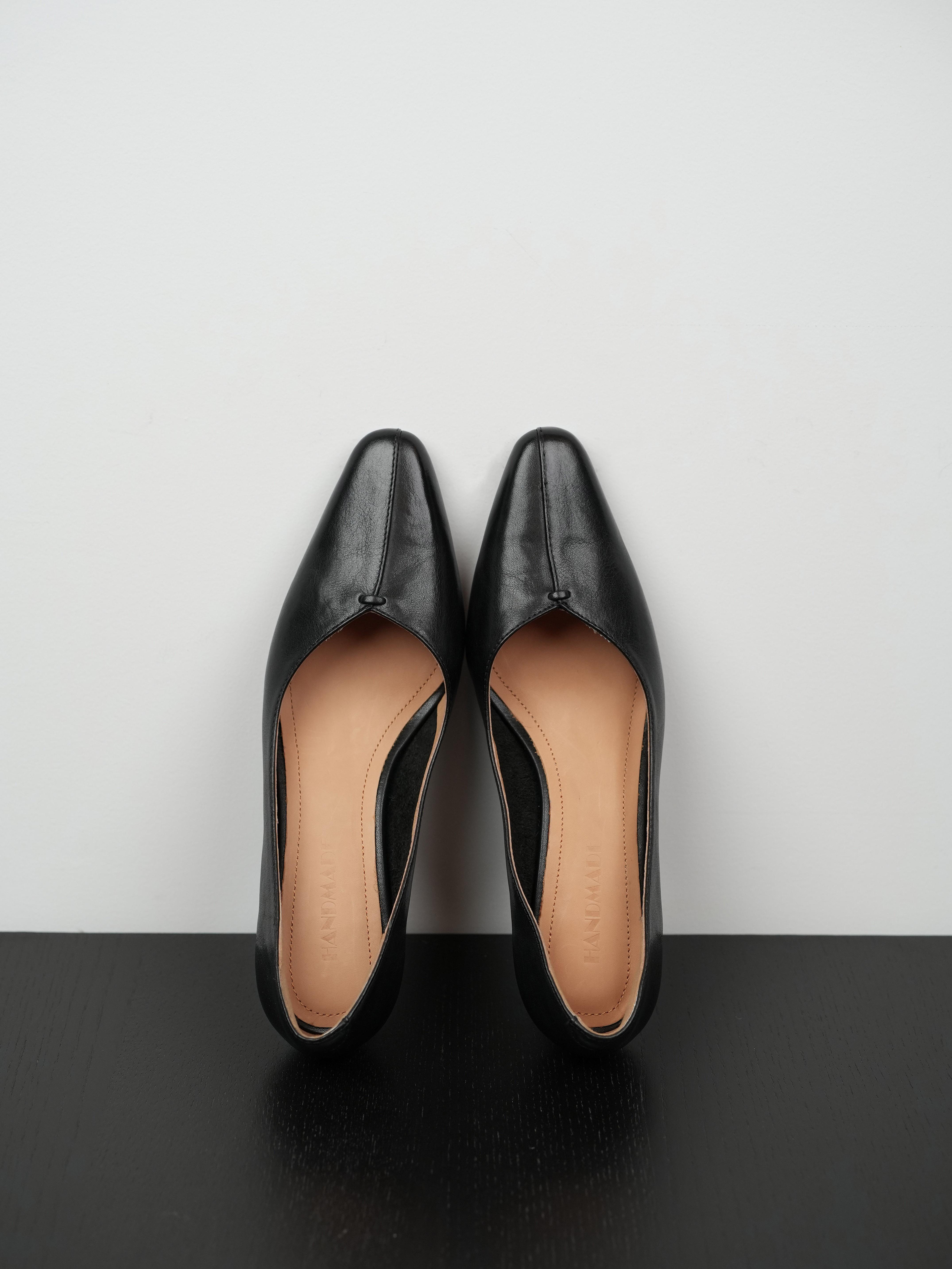 Mid-Heel Black Square Toe Shallow Mouth Women's Shoes - Versatile Office Footwear for Commuting and Everyday Style