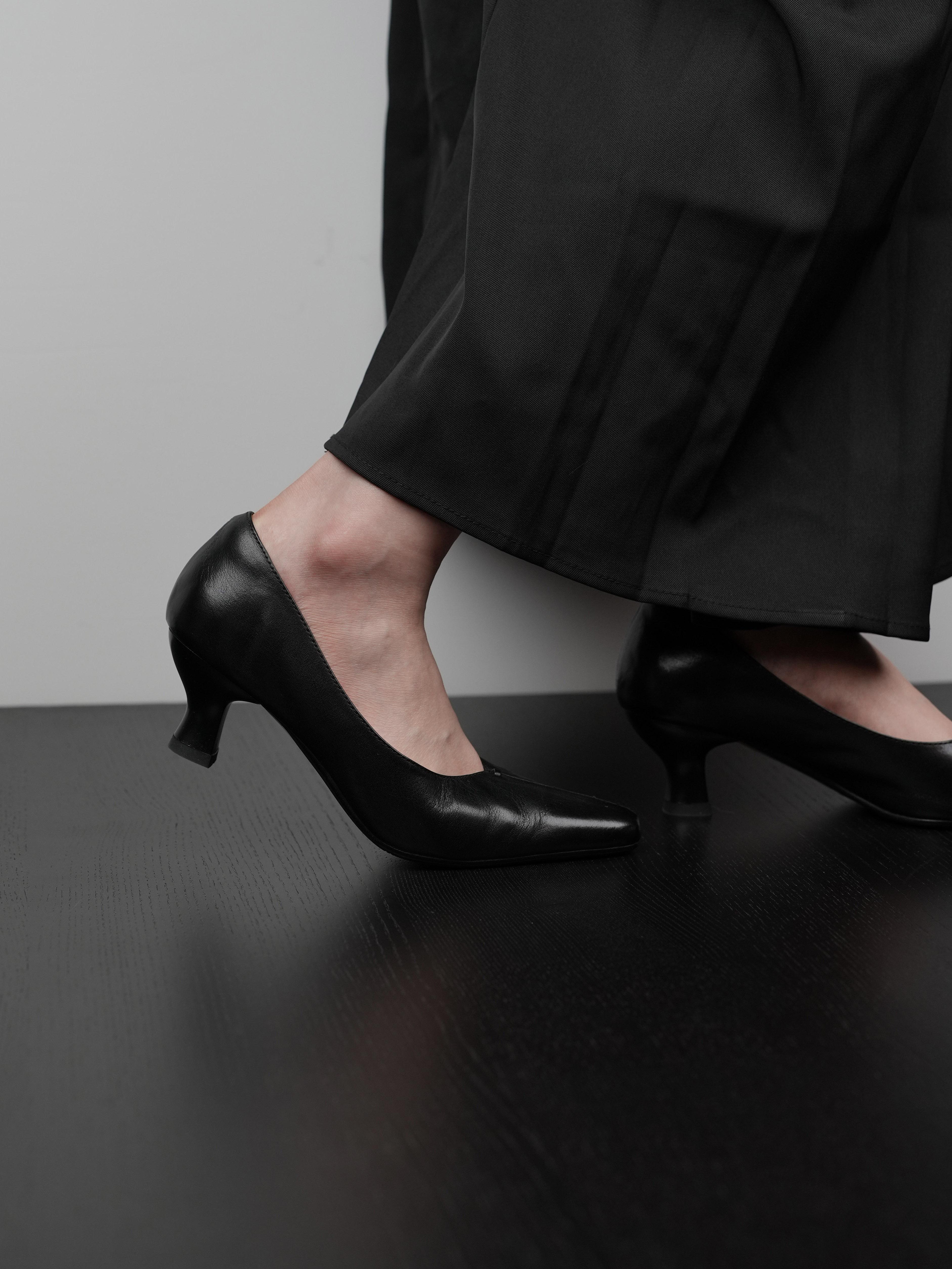 Mid-Heel Black Square Toe Shallow Mouth Women's Shoes - Versatile Office Footwear for Commuting and Everyday Style Mid-Heel Black Square Toe Shallow Mouth Women's Shoes - Versatile Office Footwear for Commuting and Everyday Style