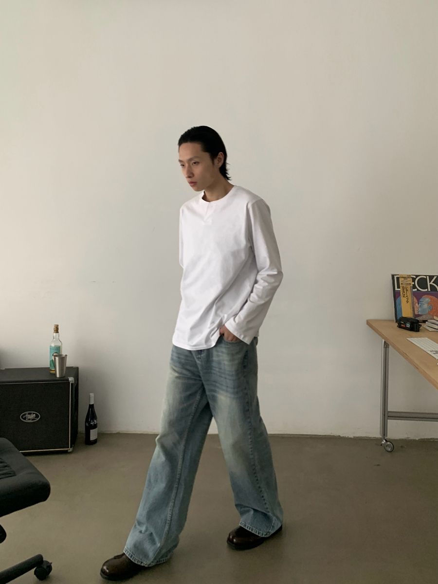 Minimalist Fitted Cotton Henley Long Sleeve T-shirt for Men and Women - American Vintage Commuter Style, Thin Cut, Unisex Fashion Minimalist Fitted Cotton Henley Long Sleeve T-shirt for Men and Women - American Vintage Commuter Style, Thin Cut, Unisex Fashion