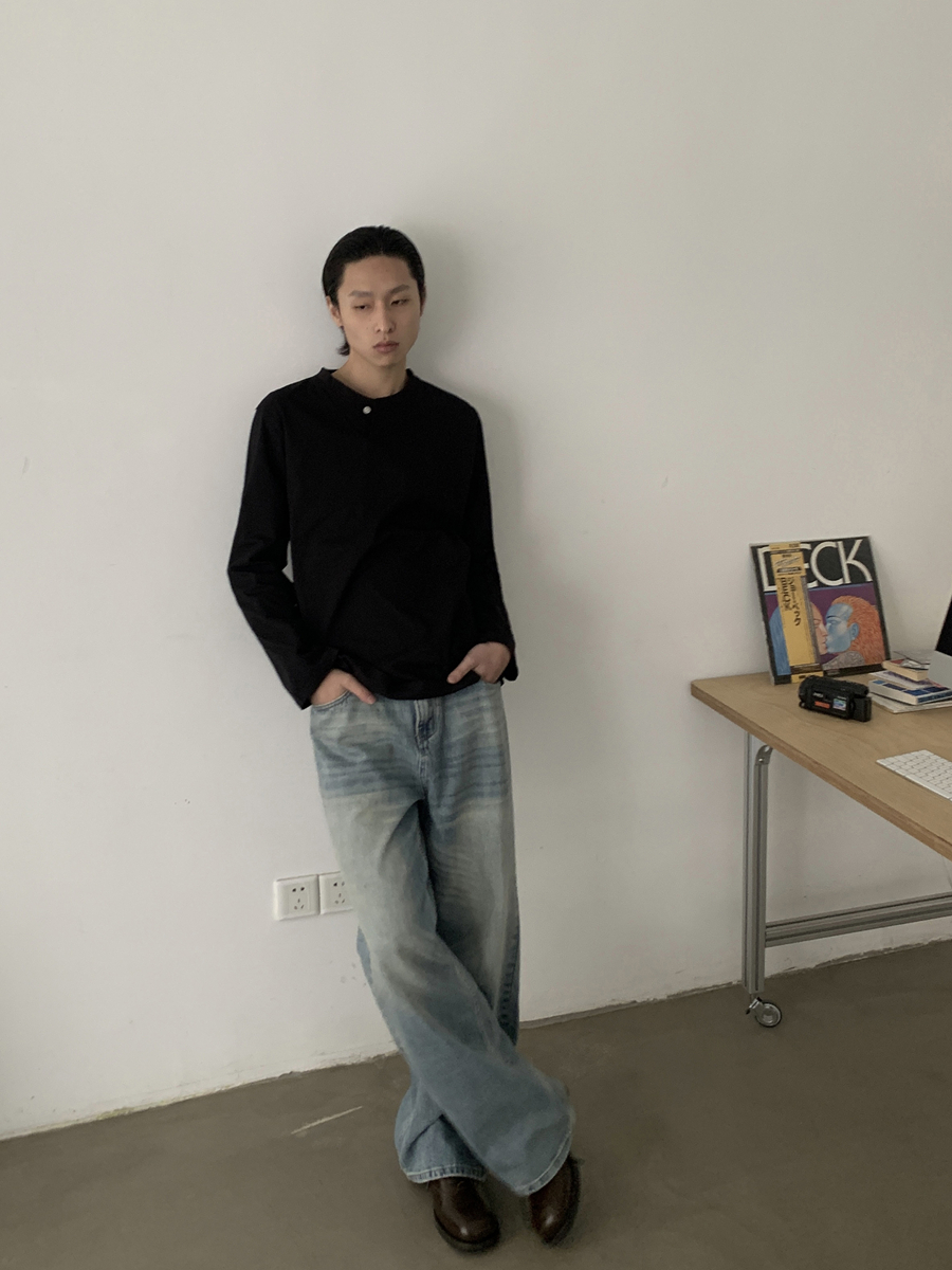 Minimalist Fitted Cotton Henley Long Sleeve T-shirt for Men and Women - American Vintage Commuter Style, Thin Cut, Unisex Fashion Minimalist Fitted Cotton Henley Long Sleeve T-shirt for Men and Women - American Vintage Commuter Style, Thin Cut, Unisex Fashion