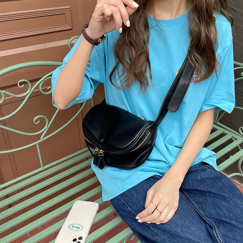 Minimalist Japanese Korean Fashion Pillow Bag - High-Quality Commuting Crossbody Shoulder Bag for Casual Versatile Women's Style Minimalist Japanese Korean Fashion Pillow Bag - High-Quality Commuting Crossbody Shoulder Bag for Casual Versatile Women's Style