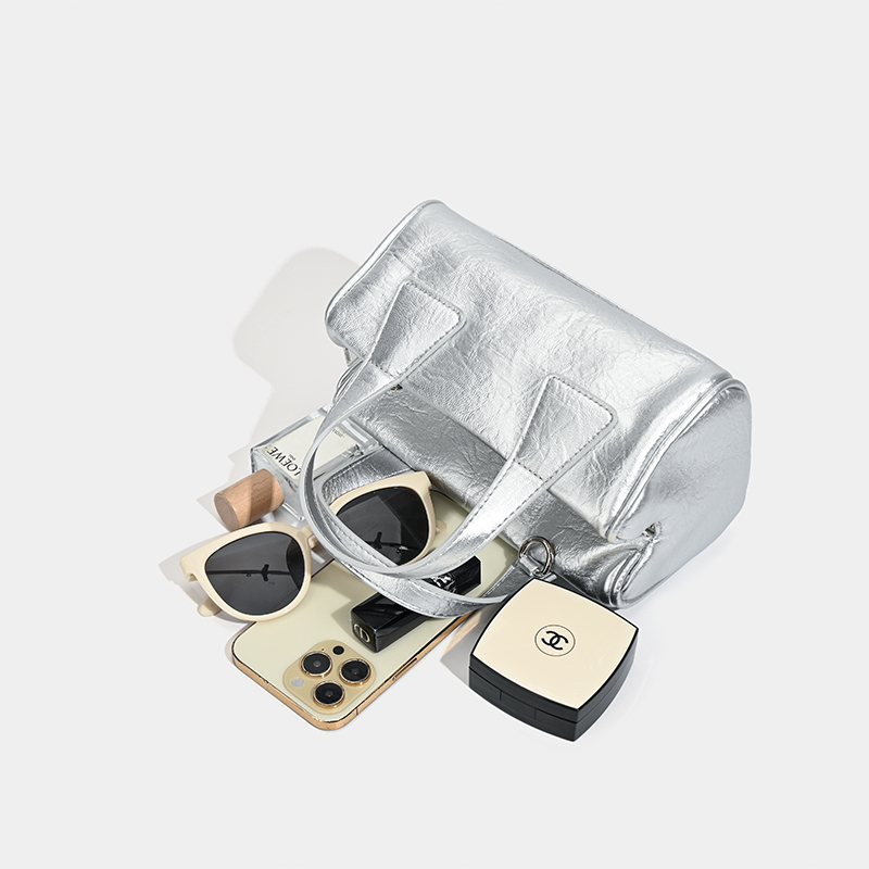 Minimalist Korean Style 2025 Women's Handbag - Versatile Pillow Bag for Commuting, Shoulder & Crossbody Use Minimalist Korean Style 2025 Women's Handbag - Versatile Pillow Bag for Commuting, Shoulder & Crossbody Use