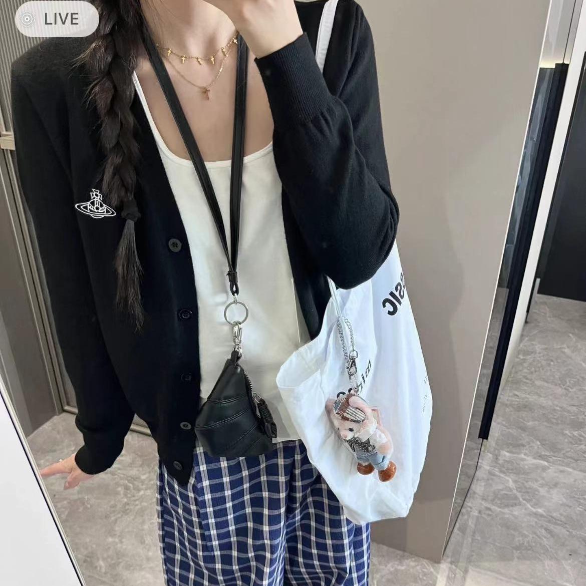 Minimalist Large Capacity Canvas Shoulder Bag for Commuting - Fashionable Personalized Design, Versatile Lazy Wind Letter Style Minimalist Large Capacity Canvas Shoulder Bag for Commuting - Fashionable Personalized Design, Versatile Lazy Wind Letter Style