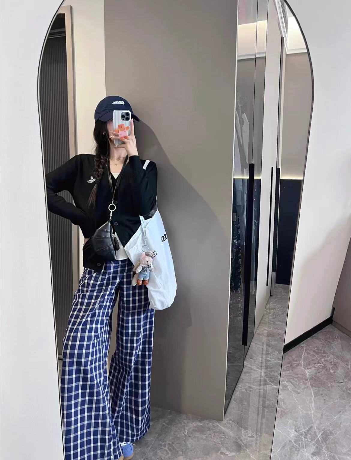 Minimalist Large Capacity Canvas Shoulder Bag for Commuting - Fashionable Personalized Design, Versatile Lazy Wind Letter Style