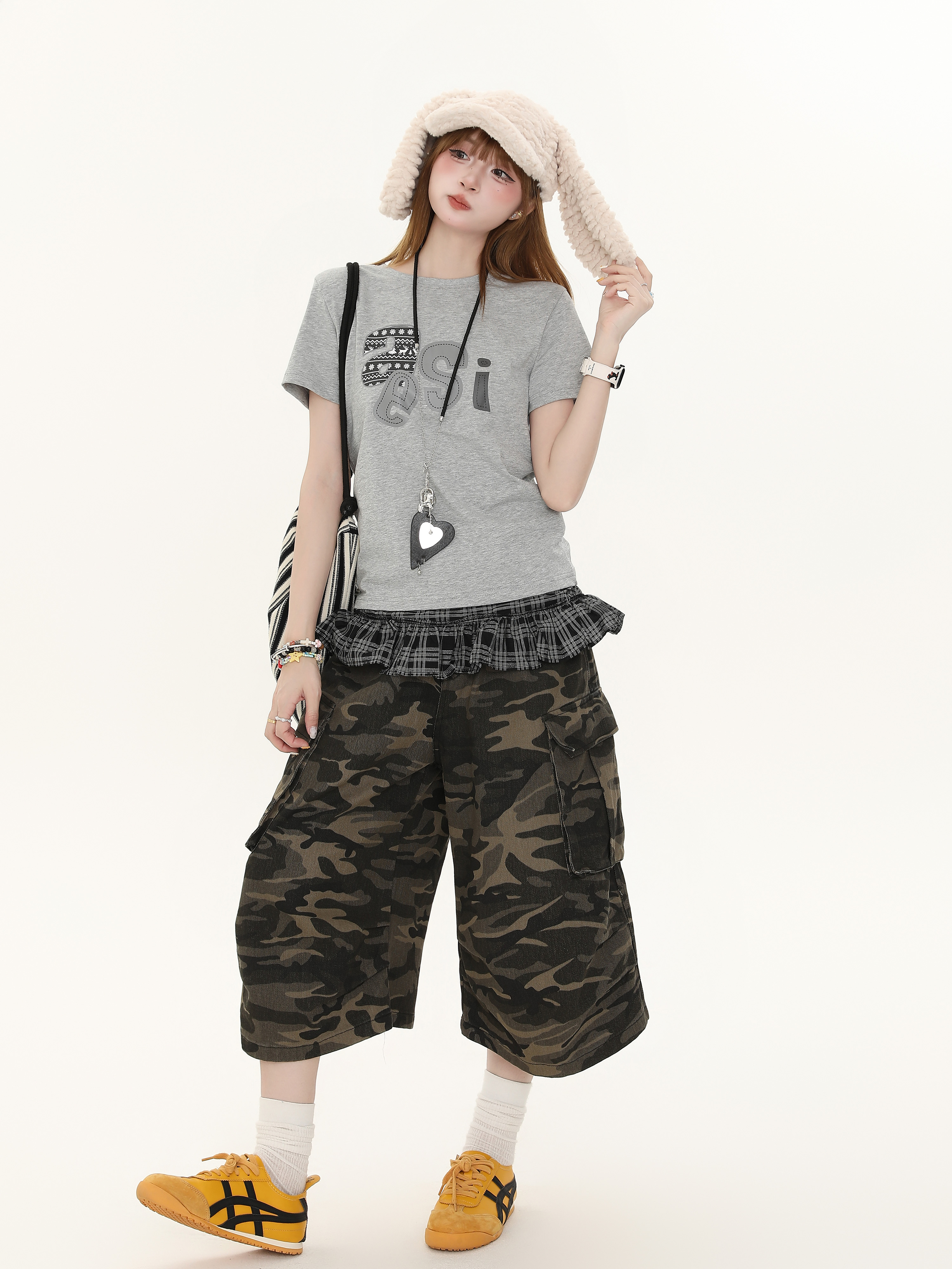 Minimalist Letter Print Short-Sleeve T-Shirt for Women - Slim Fit Summer Top, Versatile American Style, Trendy Fashion Essential Minimalist Letter Print Short-Sleeve T-Shirt for Women - Slim Fit Summer Top, Versatile American Style, Trendy Fashion Essential