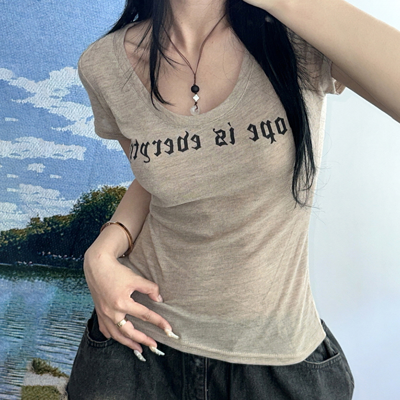 Minimalist Lightweight Knitted T-Shirt - Waist-Hiding Slim Fit Stretch Top, Versatile Basic for Y2K and 90s Style Fashion Minimalist Lightweight Knitted T-Shirt - Waist-Hiding Slim Fit Stretch Top, Versatile Basic for Y2K and 90s Style Fashion