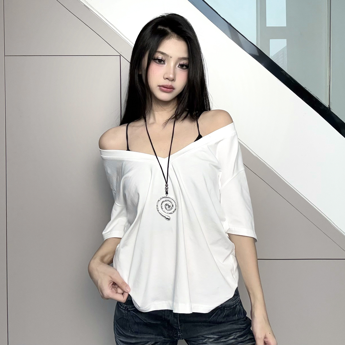 Minimalist Loose V-Neck T-Shirt - Versatile Street Style Layering Top for Trendy Girls - Casual Fashion Essential Minimalist Loose V-Neck T-Shirt - Versatile Street Style Layering Top for Trendy Girls - Casual Fashion Essential