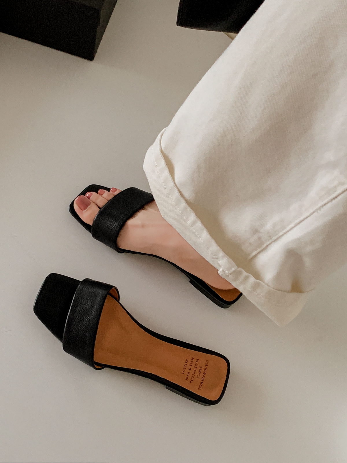Minimalist Open-Toe Square Head Low-Heeled Black Leather Sandals for Summer - Versatile Everyday Style