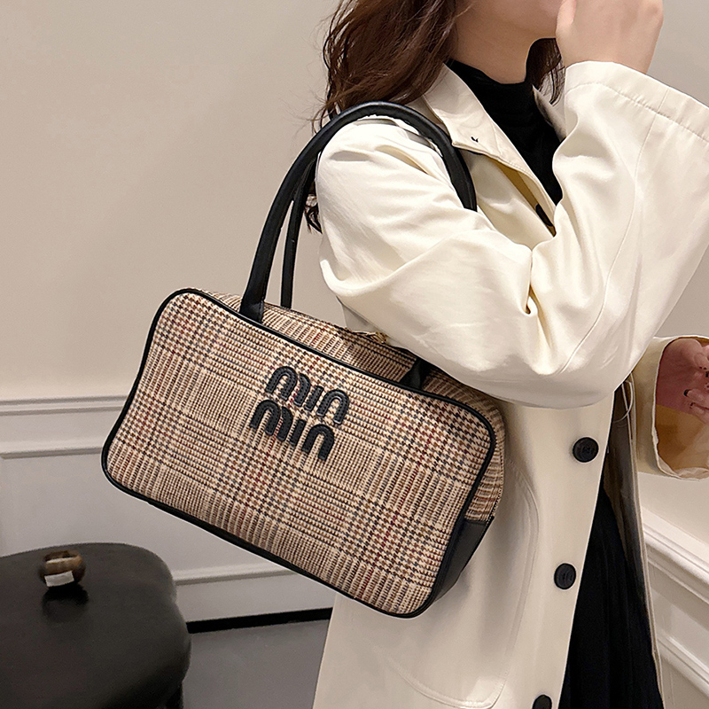 Minimalist Plaid Wool Shoulder Bag for Women - Versatile Large Capacity Tote for Autumn and Winter 2024 Minimalist Plaid Wool Shoulder Bag for Women - Versatile Large Capacity Tote for Autumn and Winter 2024