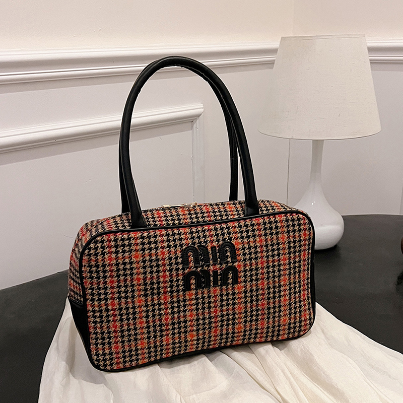 Minimalist Plaid Wool Shoulder Bag for Women - Versatile Large Capacity Tote for Autumn and Winter 2024