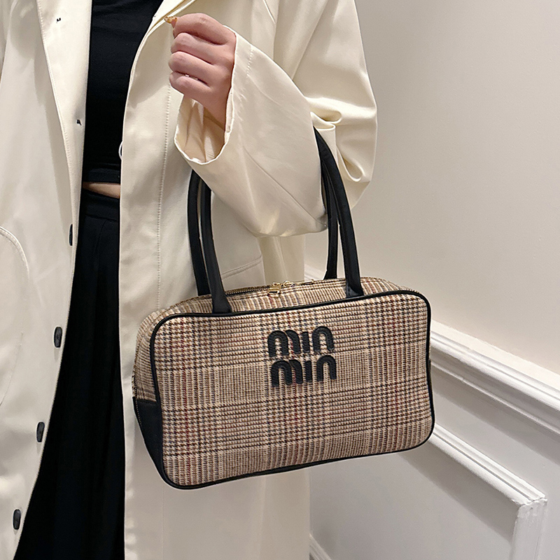 Minimalist Plaid Wool Shoulder Bag for Women - Versatile Large Capacity Tote for Autumn and Winter 2024