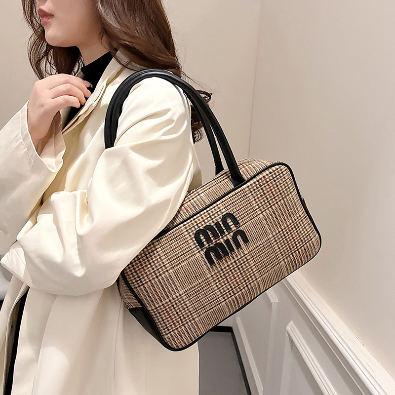 Minimalist Plaid Wool Shoulder Bag for Women - Versatile Large Capacity Tote for Autumn and Winter 2024 Minimalist Plaid Wool Shoulder Bag for Women - Versatile Large Capacity Tote for Autumn and Winter 2024