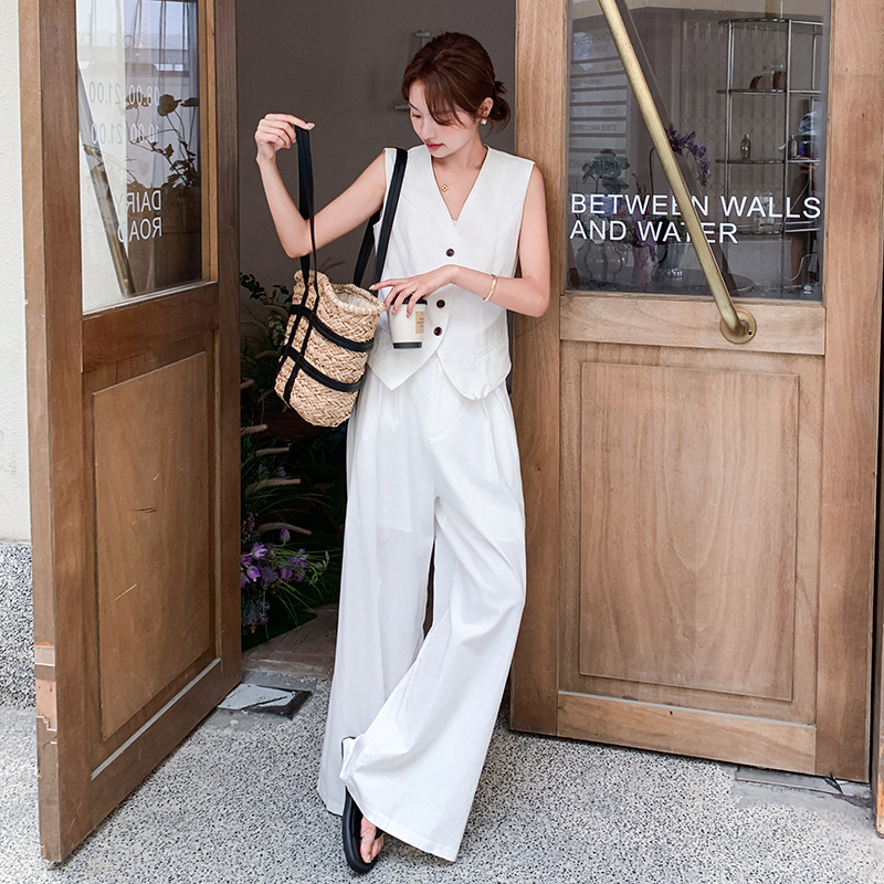 Minimalist White Suit Vest Set for Women - Elegant Long Pants Two-Piece Set in Old Money Style for Summer 2025 Minimalist White Suit Vest Set for Women - Elegant Long Pants Two-Piece Set in Old Money Style for Summer 2025