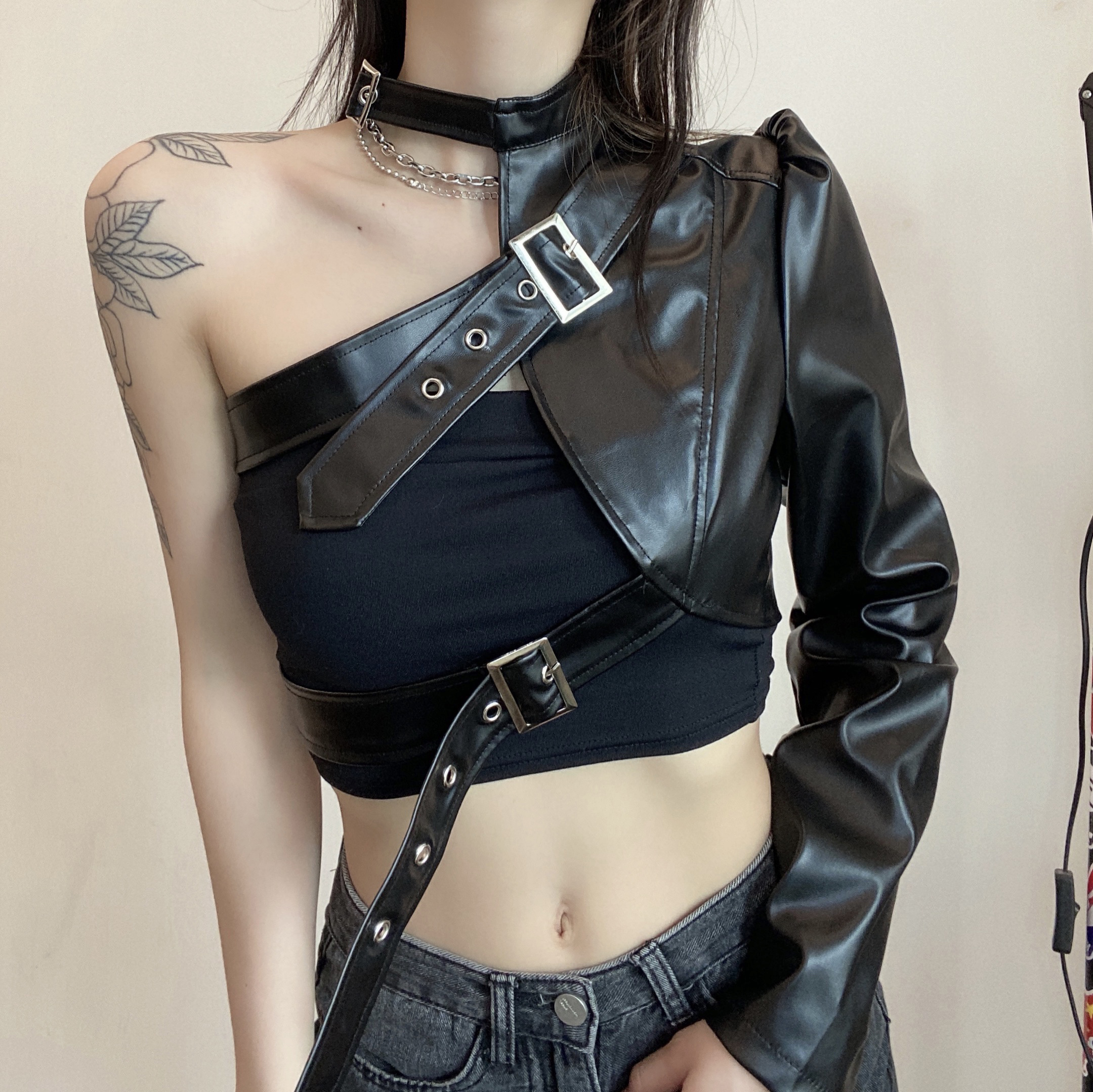 Niche Black Jazz Dance Top with American Motorcycle Leather Jacket - K-Pop Inspired Performance Outfit for Stylish Dance Looks