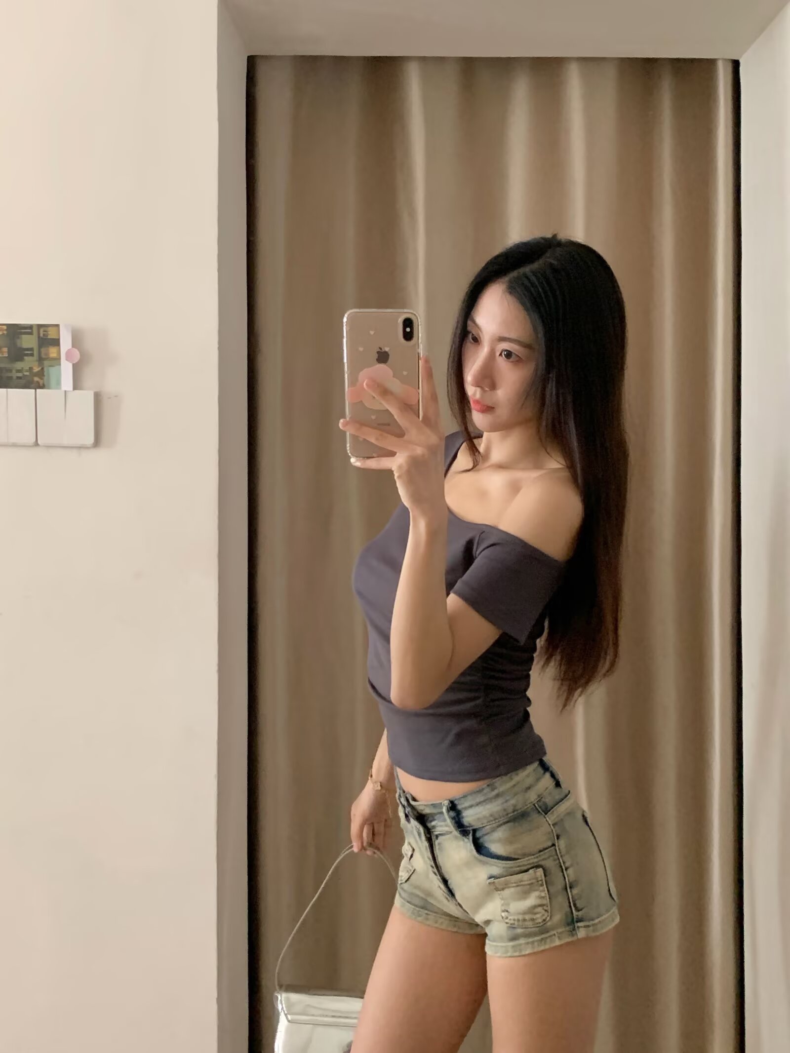Off-Shoulder Cropped T-Shirt for Women, Relaxed Fit Short Sleeve, K-Pop Jazz Street Dance Style, Summer Fashion Off-Shoulder Cropped T-Shirt for Women, Relaxed Fit Short Sleeve, K-Pop Jazz Street Dance Style, Summer Fashion