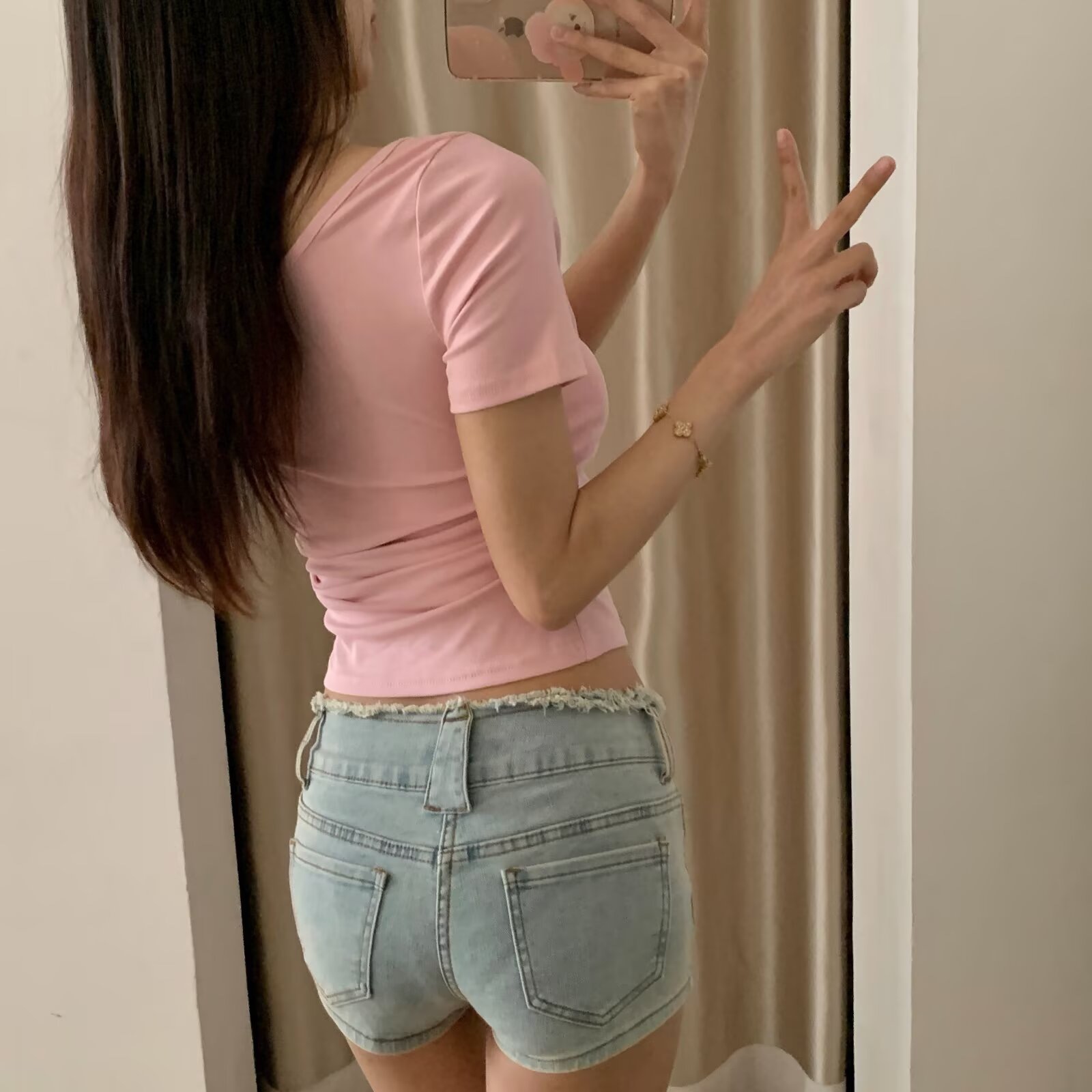 Off-Shoulder Cropped T-Shirt for Women, Relaxed Fit Short Sleeve, K-Pop Jazz Street Dance Style, Summer Fashion Off-Shoulder Cropped T-Shirt for Women, Relaxed Fit Short Sleeve, K-Pop Jazz Street Dance Style, Summer Fashion