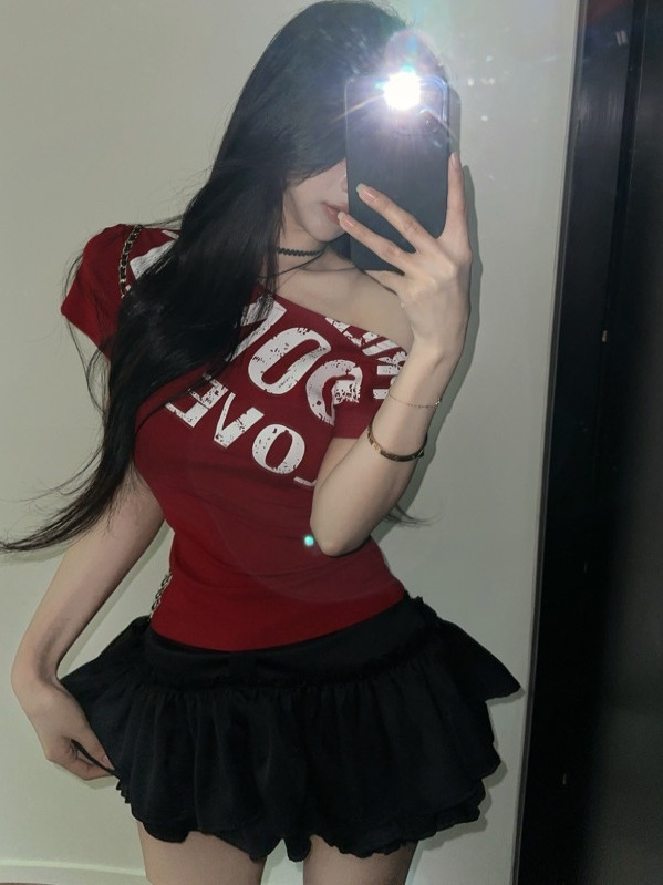 Off-Shoulder Jazz Top with Letter Print - K-Pop Festival Outfit, Pure and Alluring Girl Group Style, Perfect for Y2K Vibes Off-Shoulder Jazz Top with Letter Print - K-Pop Festival Outfit, Pure and Alluring Girl Group Style, Perfect for Y2K Vibes