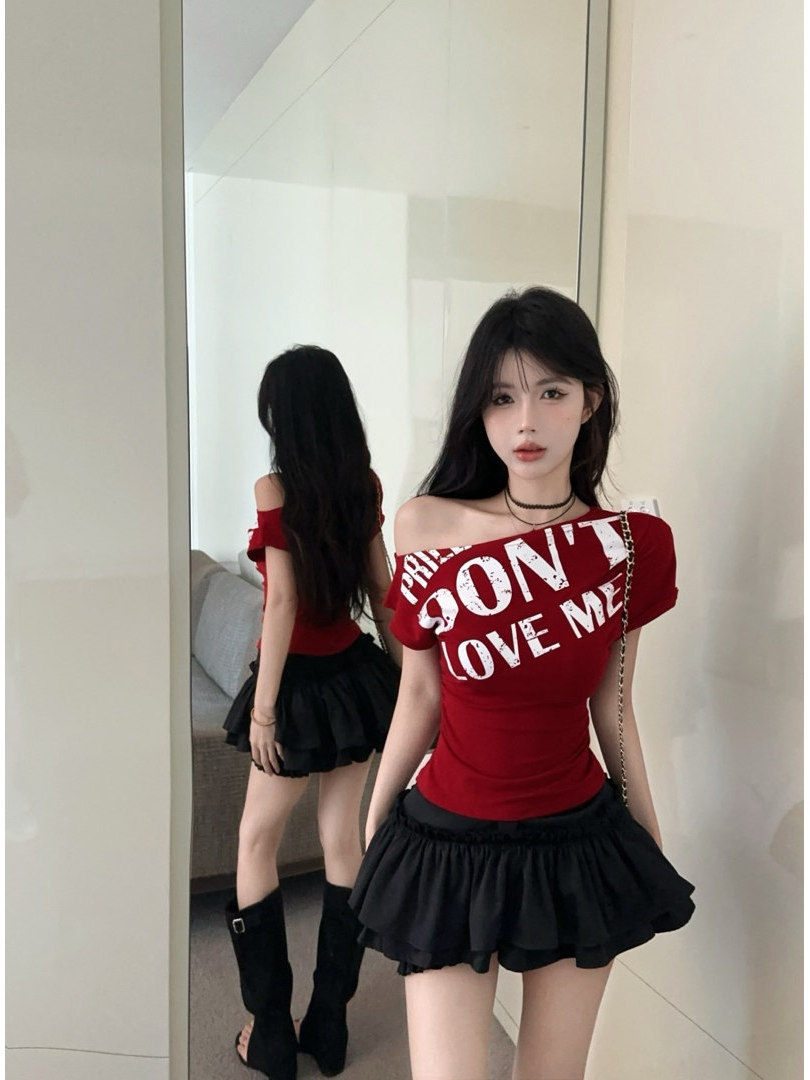 Off-Shoulder Jazz Top with Letter Print - K-Pop Festival Outfit, Pure and Alluring Girl Group Style, Perfect for Y2K Vibes