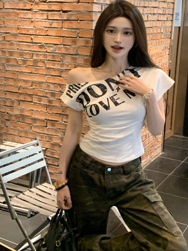 Off-Shoulder Jazz Top with Letter Print - K-Pop Festival Outfit, Pure and Alluring Girl Group Style, Perfect for Y2K Vibes