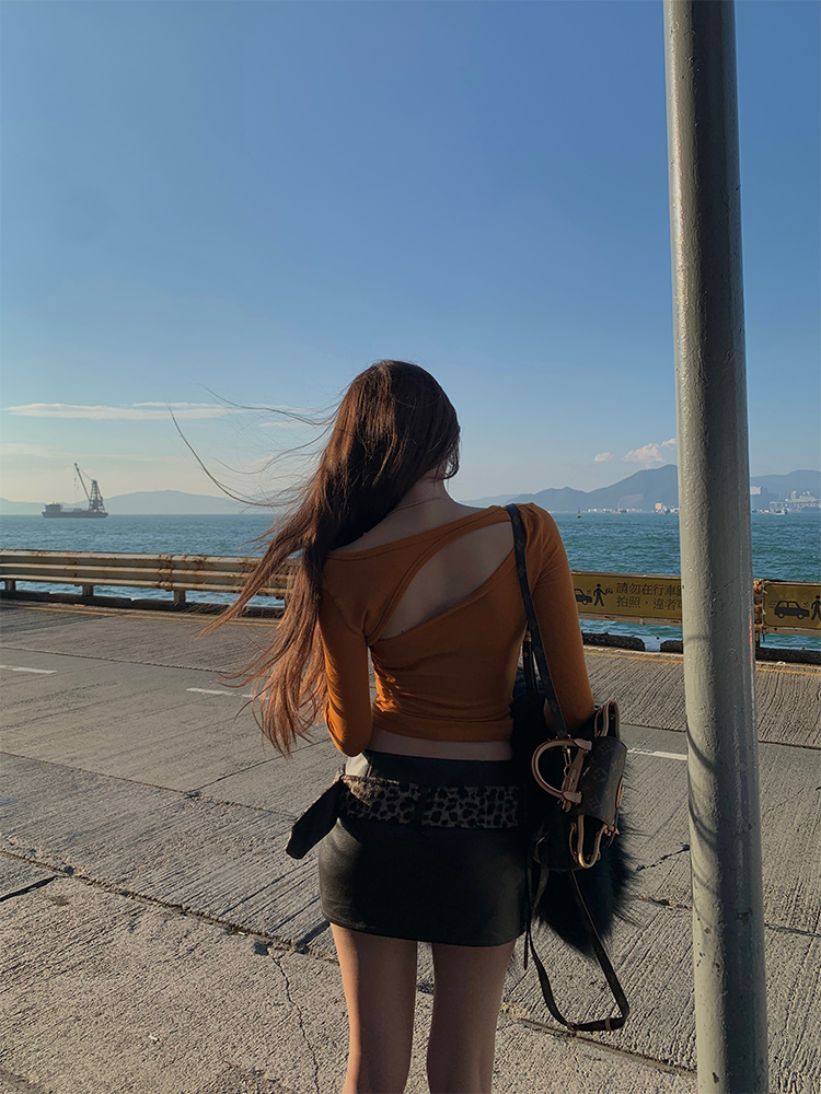 Off-Shoulder Long Sleeve T-Shirt for Women, Hollow Back Design, Layering Top, Tight-Fitting, Spicy Girl Style, Y2K Fashion Off-Shoulder Long Sleeve T-Shirt for Women, Hollow Back Design, Layering Top, Tight-Fitting, Spicy Girl Style, Y2K Fashion