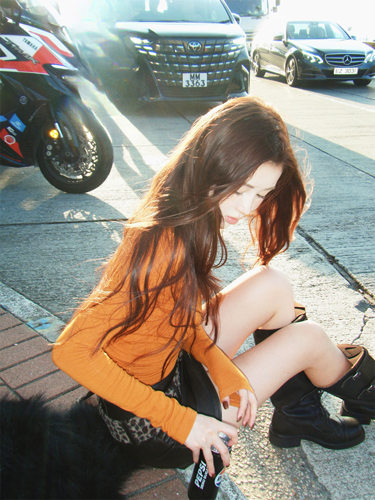 Off-Shoulder Long Sleeve T-Shirt for Women, Hollow Back Design, Layering Top, Tight-Fitting, Spicy Girl Style, Y2K Fashion Off-Shoulder Long Sleeve T-Shirt for Women, Hollow Back Design, Layering Top, Tight-Fitting, Spicy Girl Style, Y2K Fashion