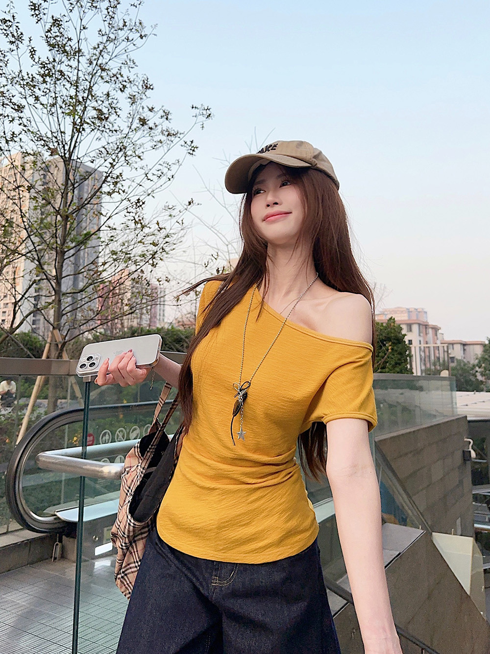 Off-Shoulder Slanted Collar T-Shirt, Waist-Cinching Slimming Design, K-Pop Inspired Short Sleeve Top for Music Festivals and Dance Off-Shoulder Slanted Collar T-Shirt, Waist-Cinching Slimming Design, K-Pop Inspired Short Sleeve Top for Music Festivals and Dance
