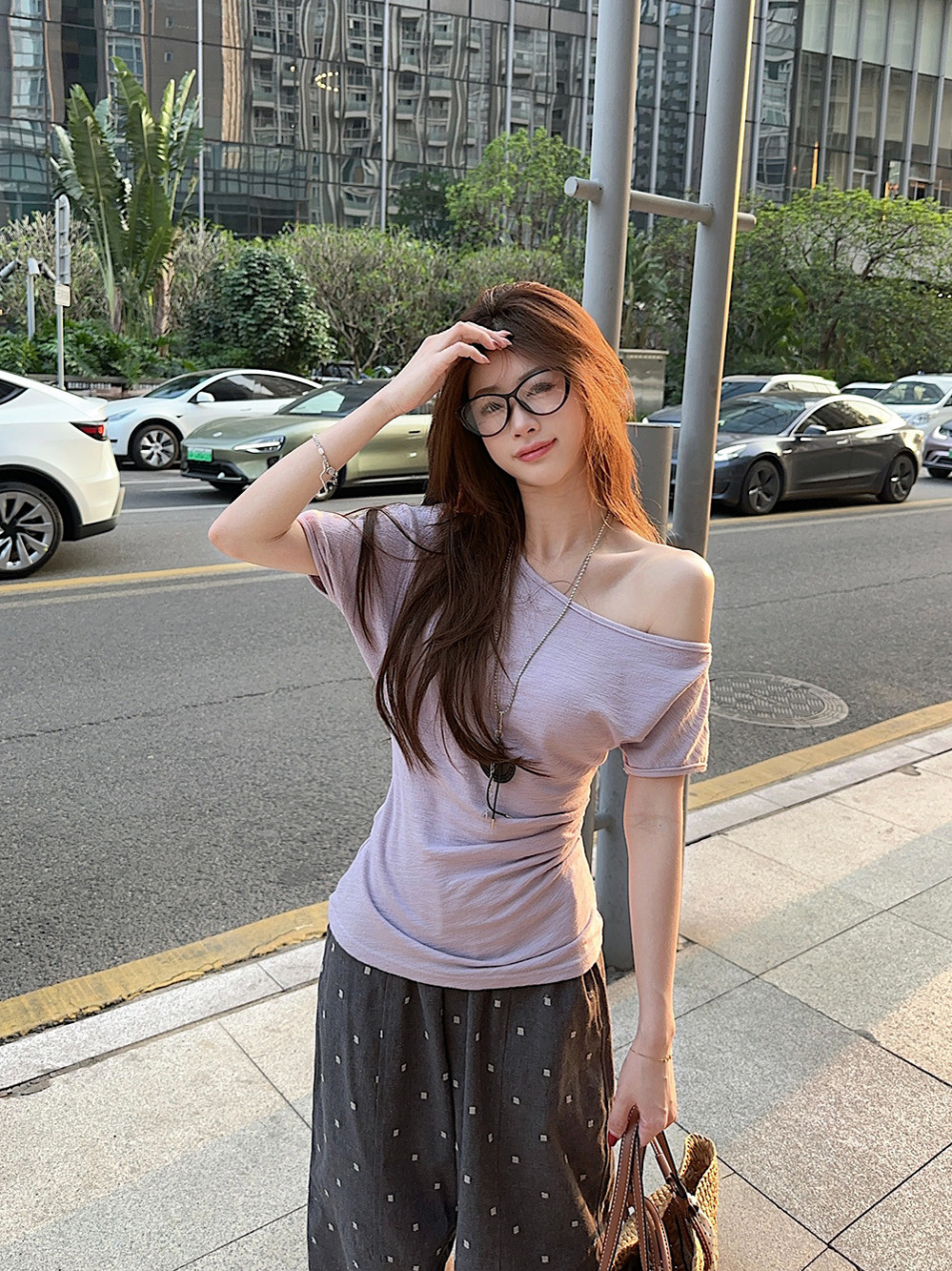 Off-Shoulder Slanted Collar T-Shirt, Waist-Cinching Slimming Design, K-Pop Inspired Short Sleeve Top for Music Festivals and Dance