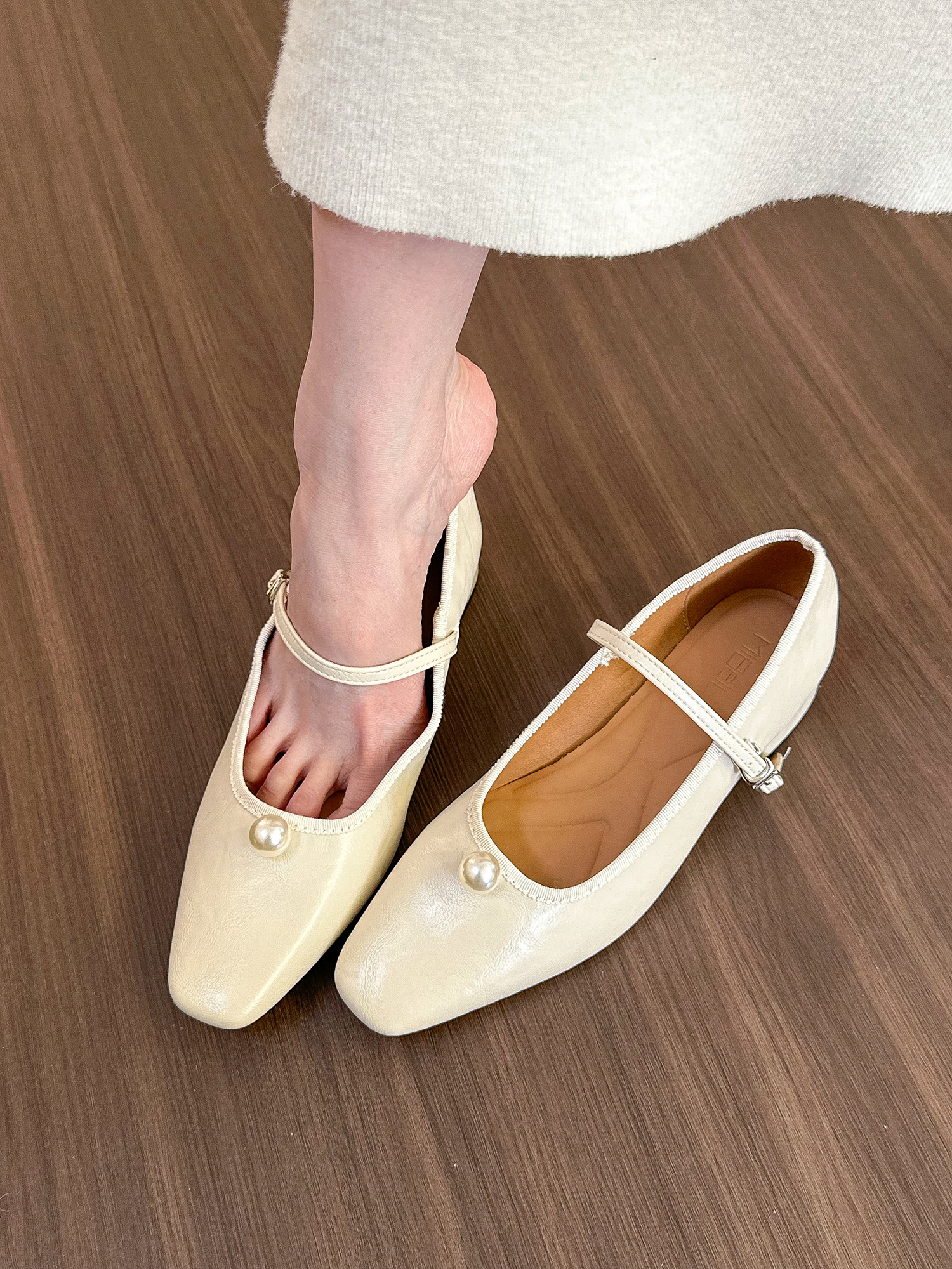 Off-White Pearl Square-Toe Mary Jane Flat Shoes for Women - Spring/Summer 2025 Fashion, Elegant Y2K Style