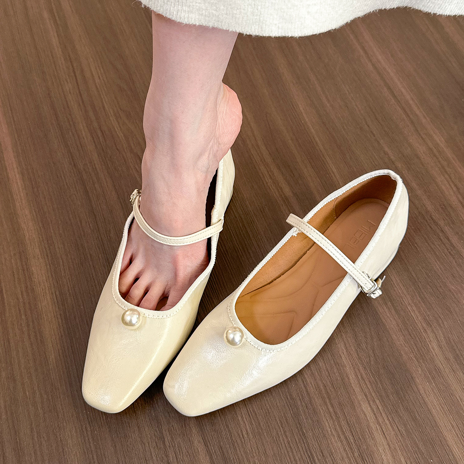 Off-White Pearl Square-Toe Mary Jane Flat Shoes for Women - Spring/Summer 2025 Fashion, Elegant Y2K Style