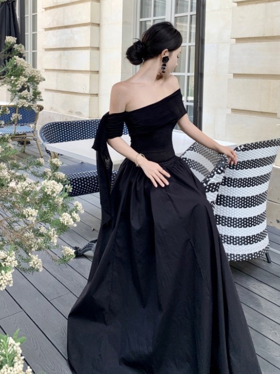 One-Shoulder Black Dress with Flowing Ribbon, Elegant Goddess Gown, Summer Slim Fit, French Hepburn Style, Maxi Dress for Women One-Shoulder Black Dress with Flowing Ribbon, Elegant Goddess Gown, Summer Slim Fit, French Hepburn Style, Maxi Dress for Women